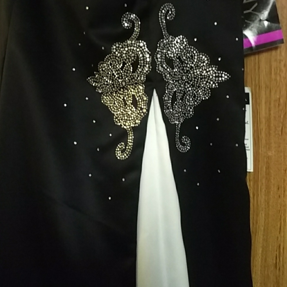 Dress - Picture 3 of 6
